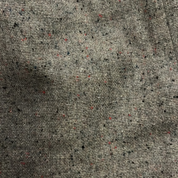 Great condition gray skirt - Picture 2 of 2